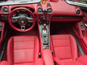 2024 Porsche Boxster с пробегом 4 499 км