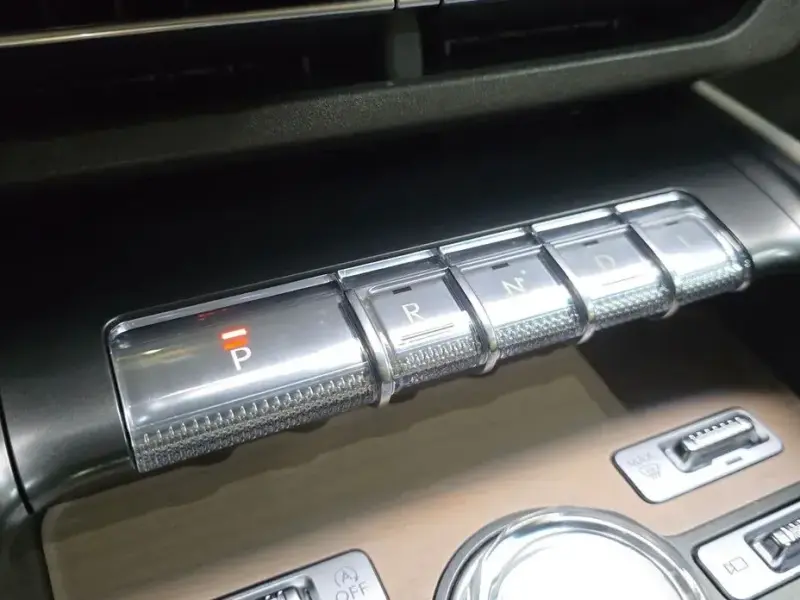 2024 Lincoln Nautilus с пробегом 13 901 км