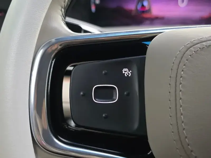 2024 Lincoln Nautilus с пробегом 13 901 км