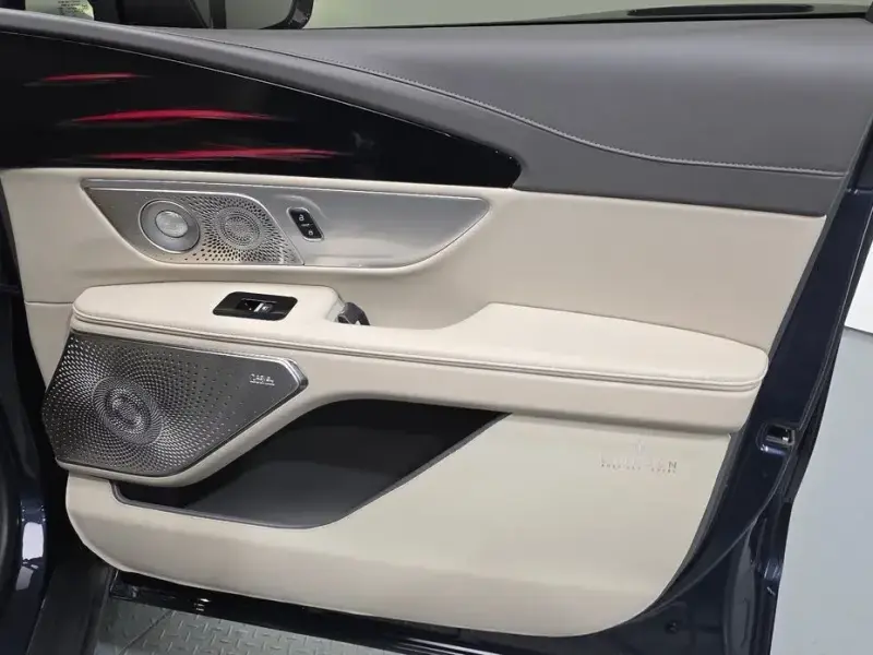 2024 Lincoln Nautilus с пробегом 13 901 км