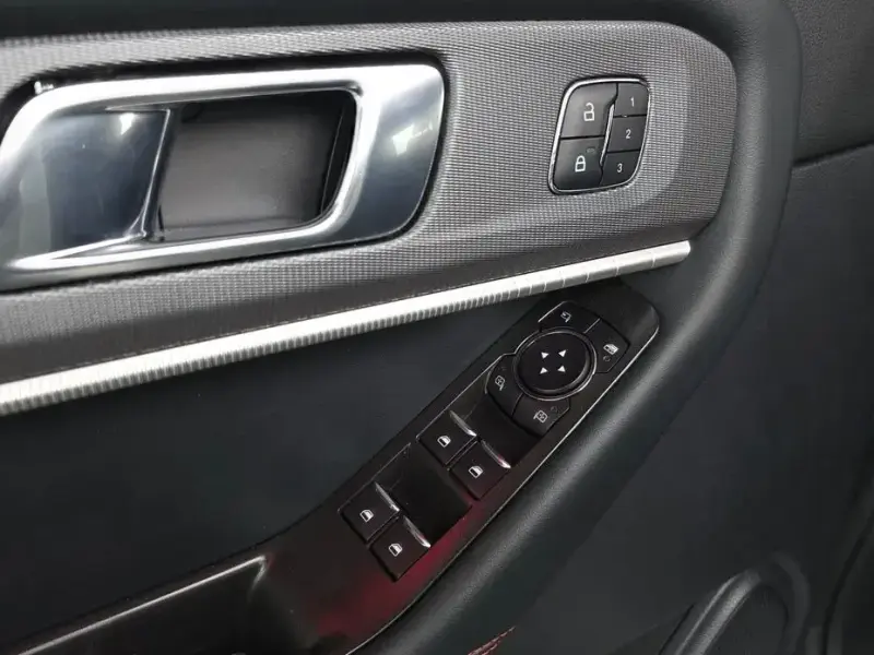 2025 Ford Explorer с пробегом 17 803 км