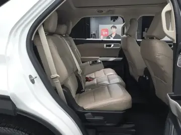 2023 Ford Explorer с пробегом 21 715 км