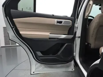 2023 Ford Explorer с пробегом 21 715 км