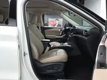 2023 Ford Explorer с пробегом 21 715 км