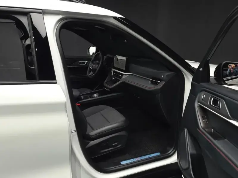 2025 Ford Explorer с пробегом 6 199 км