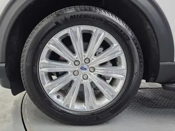 2023 Ford Explorer с пробегом 13 736 км