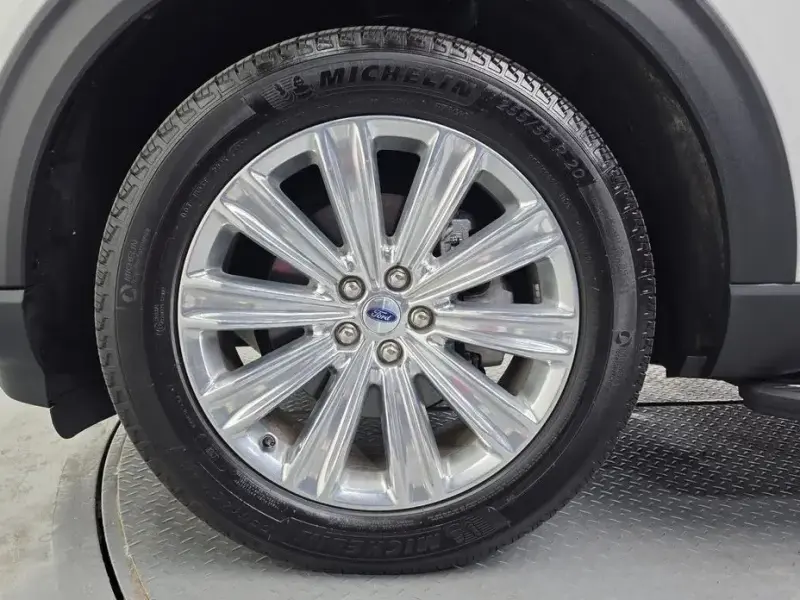 2023 Ford Explorer с пробегом 13 736 км