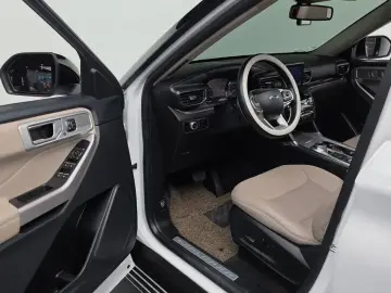 2023 Ford Explorer с пробегом 13 736 км