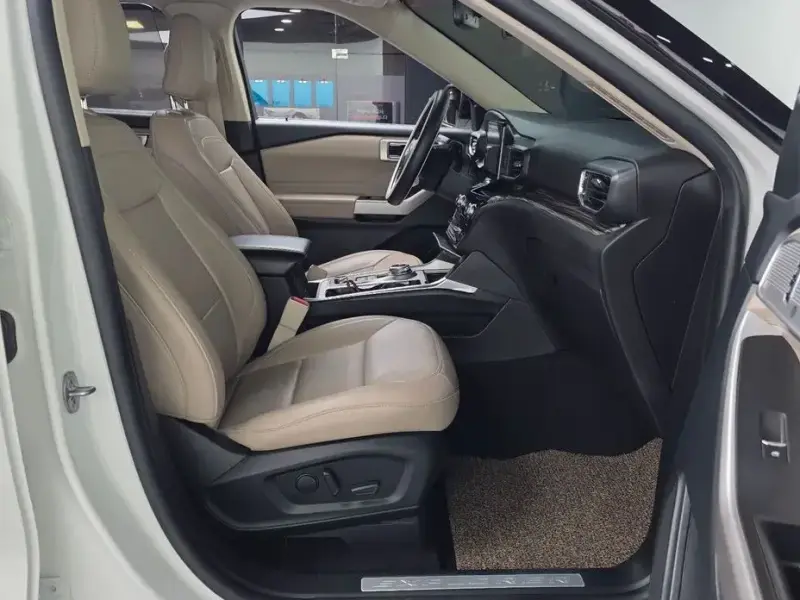 2023 Ford Explorer с пробегом 13 736 км