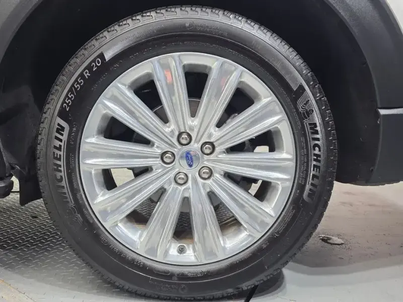2023 Ford Explorer с пробегом 13 736 км