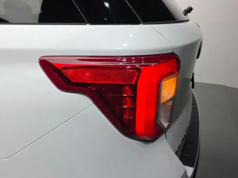 2023 Ford Explorer с пробегом 13 736 км