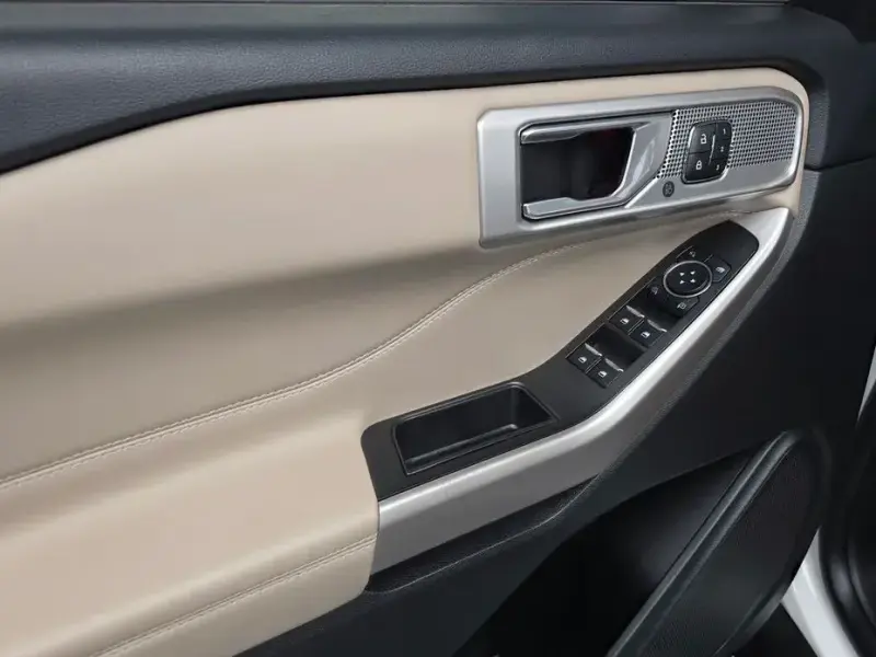 2023 Ford Explorer с пробегом 13 736 км