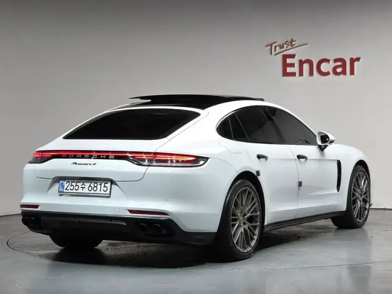 2023 Porsche Panamera с пробегом 46 812 км