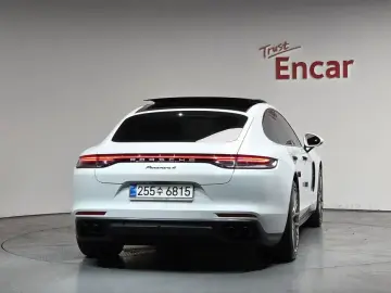 2023 Porsche Panamera с пробегом 46 812 км