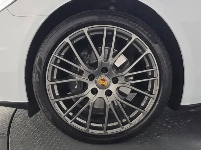 2023 Porsche Panamera с пробегом 46 812 км