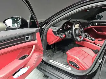 2023 Porsche Panamera с пробегом 15 650 км