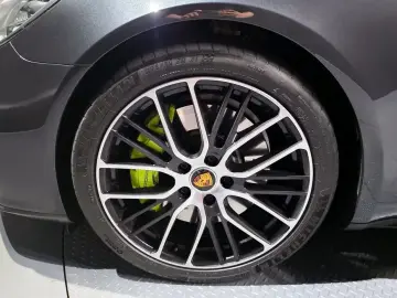 2023 Porsche Panamera с пробегом 38 710 км