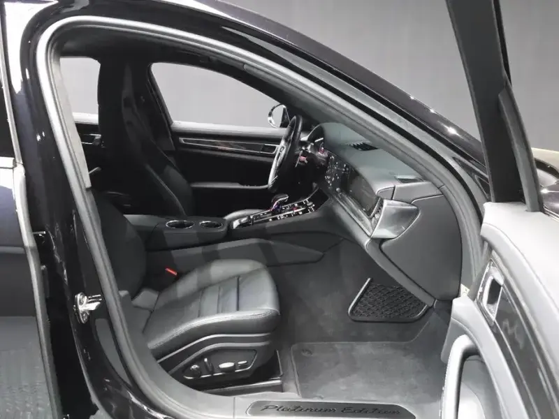 2023 Porsche Panamera с пробегом 23 477 км