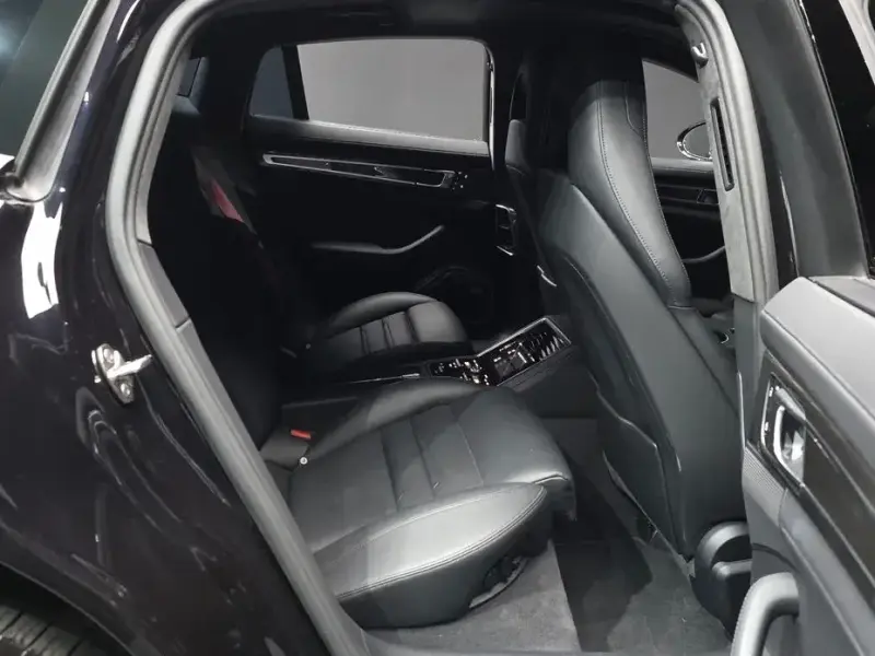 2023 Porsche Panamera с пробегом 23 477 км