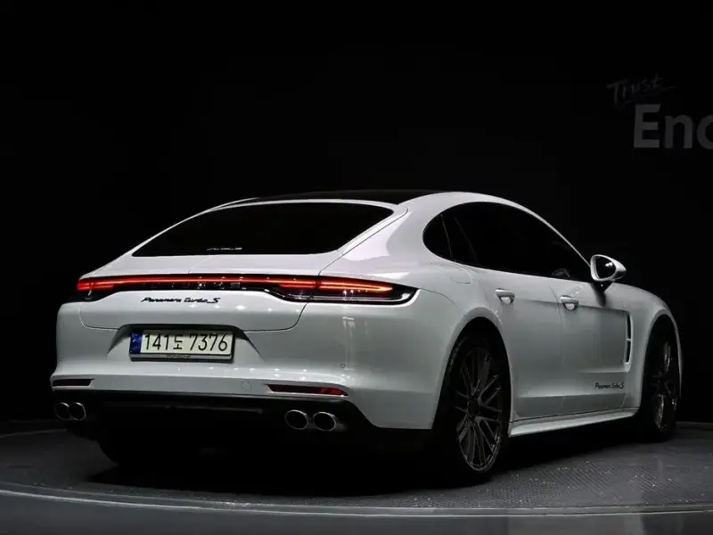 2021 Porsche Panamera с пробегом 21 190 км