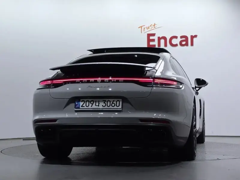 2022 Porsche Panamera с пробегом 26 329 км