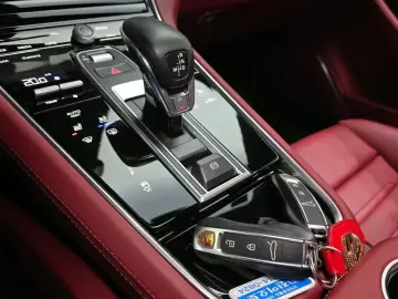 2022 Porsche Panamera с пробегом 26 329 км