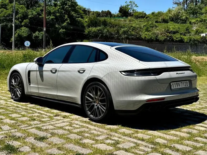2023 Porsche Panamera с пробегом 18 300 км