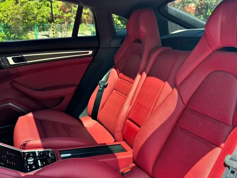 2023 Porsche Panamera с пробегом 18 300 км