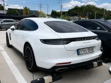 2022 Porsche Panamera с пробегом 30 168 км