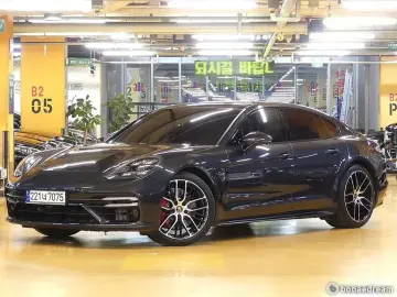 2023 Porsche Panamera с пробегом 28 000 км