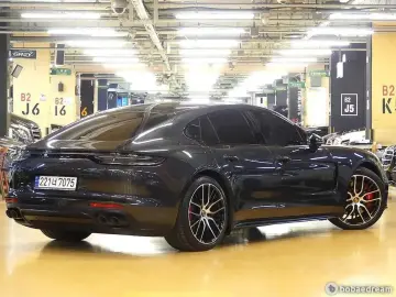 2023 Porsche Panamera с пробегом 28 000 км