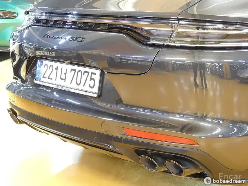 2023 Porsche Panamera с пробегом 28 000 км