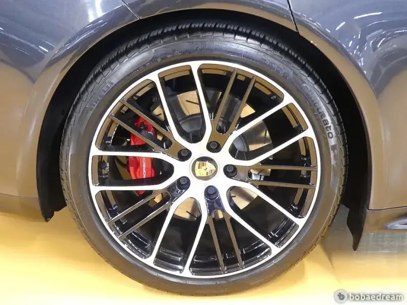 2023 Porsche Panamera с пробегом 28 000 км