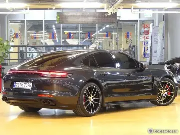 2023 Porsche Panamera с пробегом 28 000 км