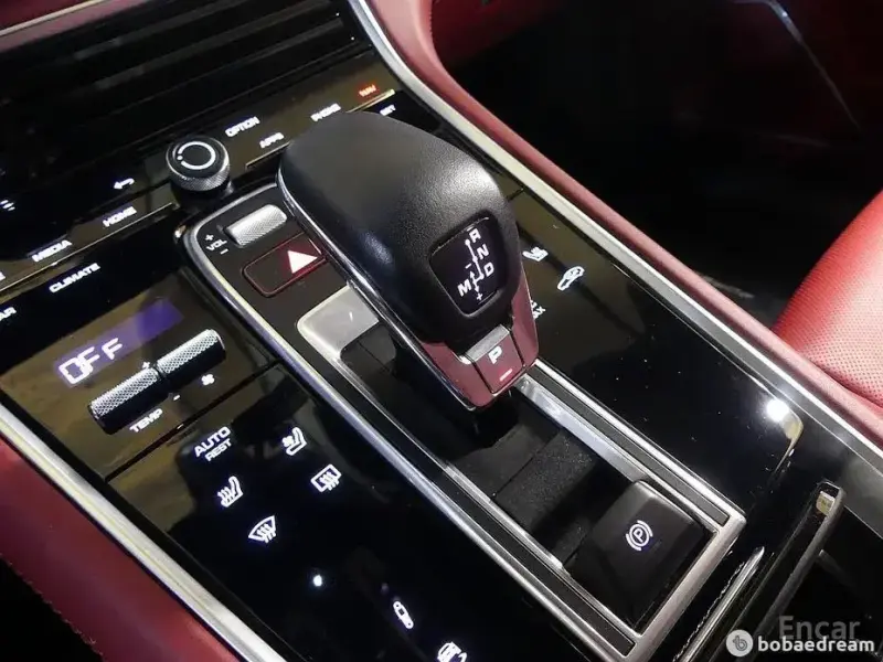 2023 Porsche Panamera с пробегом 28 000 км