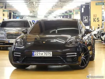 2023 Porsche Panamera с пробегом 28 000 км