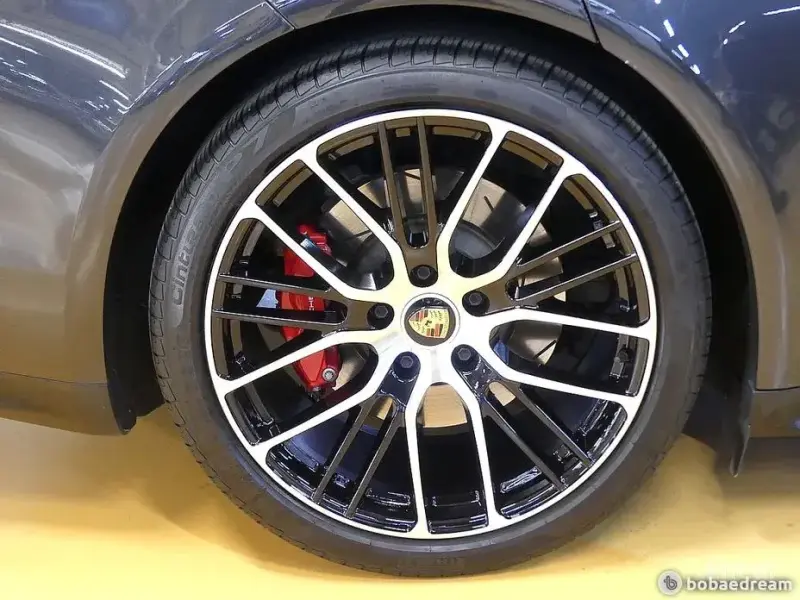 2023 Porsche Panamera с пробегом 28 000 км