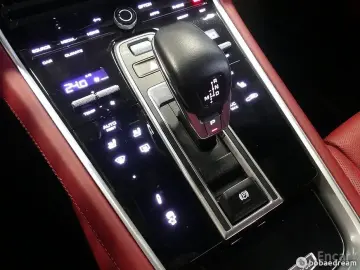 2023 Porsche Panamera с пробегом 28 000 км