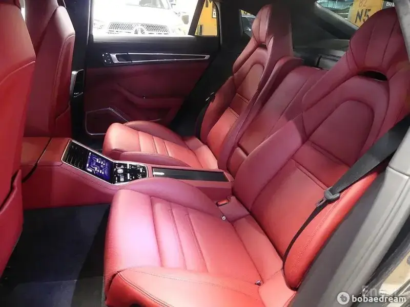 2023 Porsche Panamera с пробегом 28 000 км