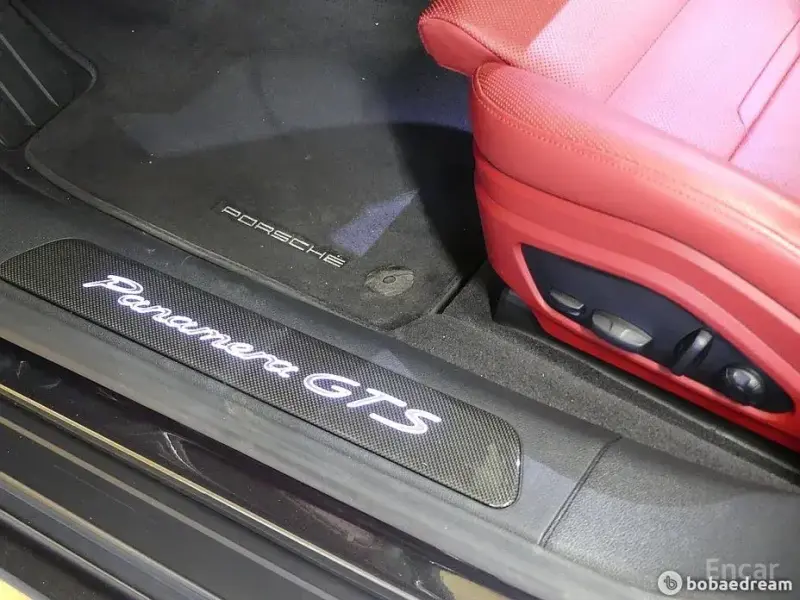 2023 Porsche Panamera с пробегом 28 000 км