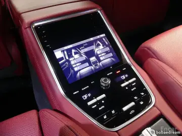 2023 Porsche Panamera с пробегом 28 000 км