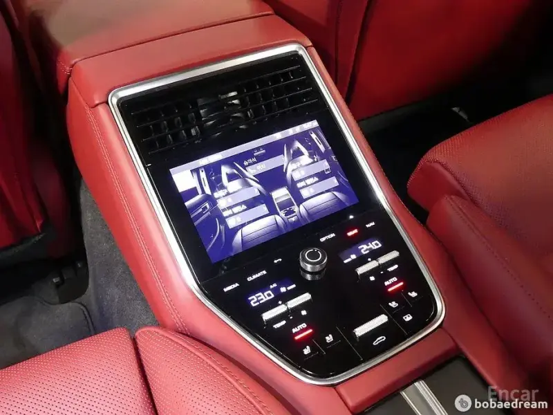 2023 Porsche Panamera с пробегом 28 000 км