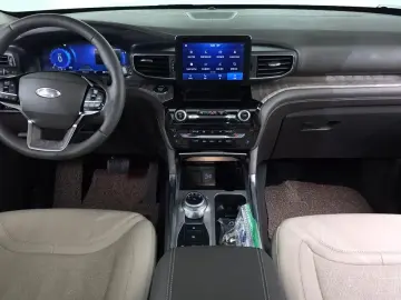 2022 Ford Explorer с пробегом 18 454 км