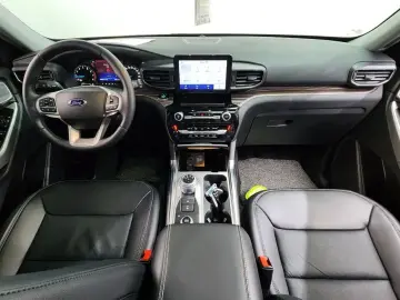 2021 Ford Explorer с пробегом 9 935 км