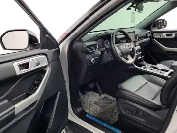 2021 Ford Explorer с пробегом 9 935 км
