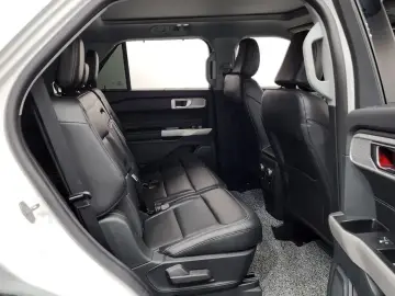 2021 Ford Explorer с пробегом 9 935 км