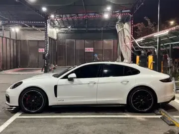 2019 Porsche Panamera с пробегом 55 000 км