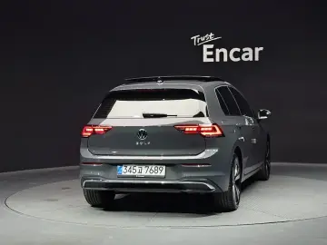 2025 Volkswagen Golf с пробегом 14 949 км