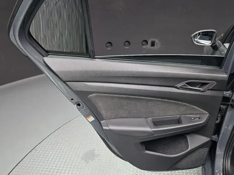 2025 Volkswagen Golf с пробегом 14 949 км
