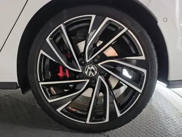 2023 Volkswagen Golf с пробегом 19 673 км